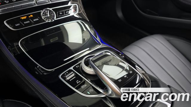 Mercedes-Benz E-Class E300 4MATIC Exclusive
