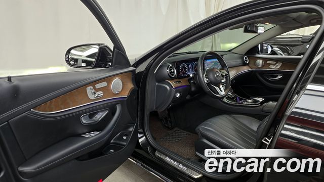 Mercedes-Benz E-Class E300 4MATIC Exclusive