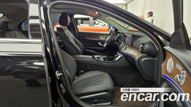 Mercedes-Benz E-Class E300 4MATIC Exclusive