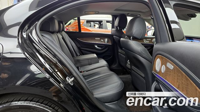 Mercedes-Benz E-Class E300 4MATIC Exclusive