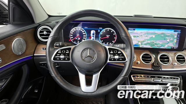 Mercedes-Benz E-Class E300 4MATIC Exclusive