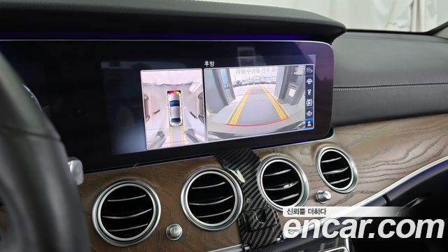 Mercedes-Benz E-Class E300 4MATIC Exclusive
