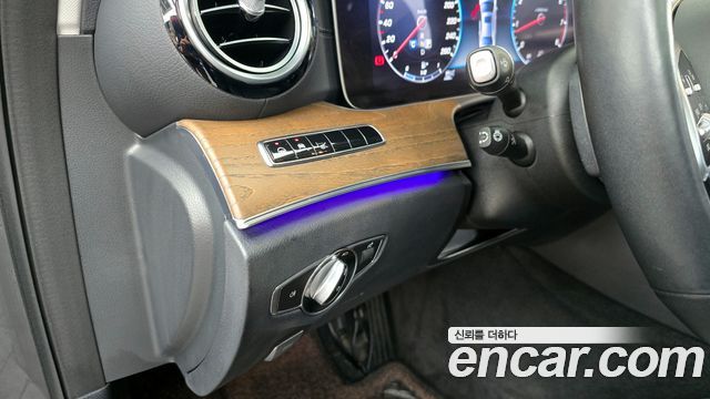 Mercedes-Benz E-Class E300 4MATIC Exclusive