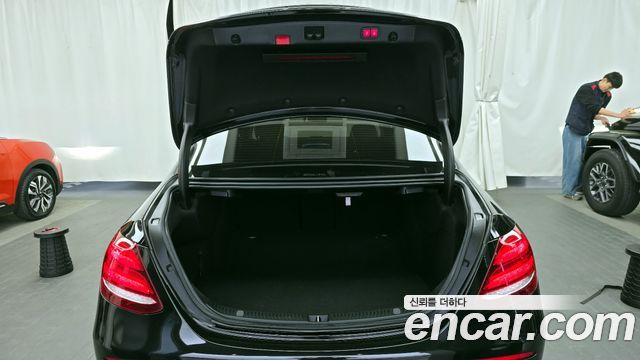 Mercedes-Benz E-Class E300 4MATIC Exclusive