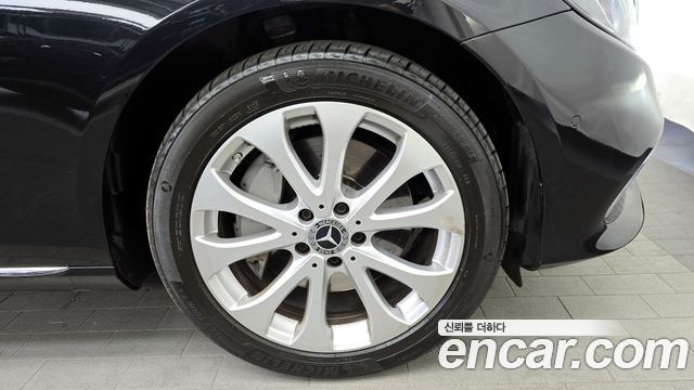 Mercedes-Benz E-Class E300 4MATIC Exclusive