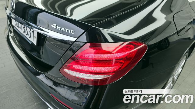 Mercedes-Benz E-Class E300 4MATIC Exclusive