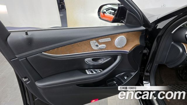 Mercedes-Benz E-Class E300 4MATIC Exclusive