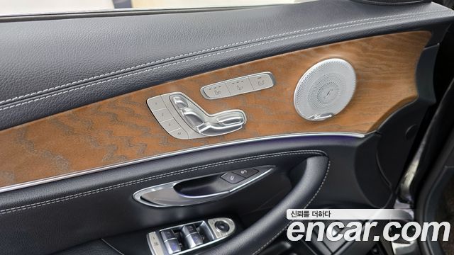 Mercedes-Benz E-Class E300 4MATIC Exclusive