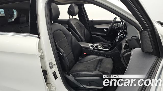 Mercedes-Benz GLC-Class GLC300 4MATIC AMG Line