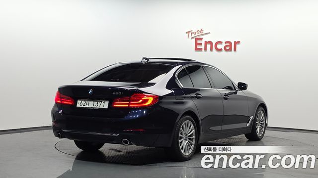 BMW 5-Series 520i Luxury