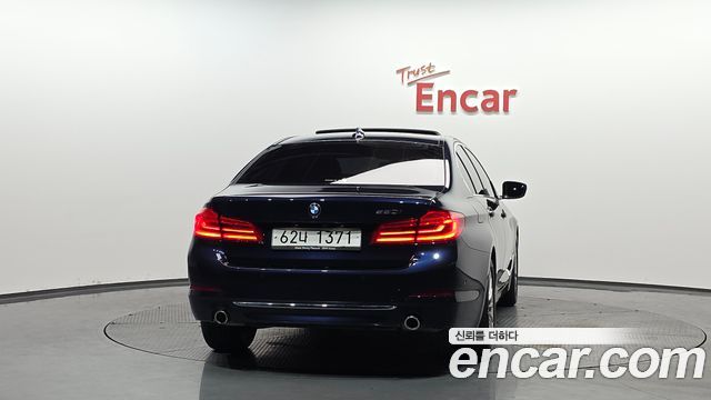 BMW 5-Series 520i Luxury