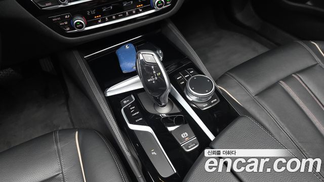 BMW 5-Series 520i Luxury