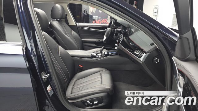 BMW 5-Series 520i Luxury