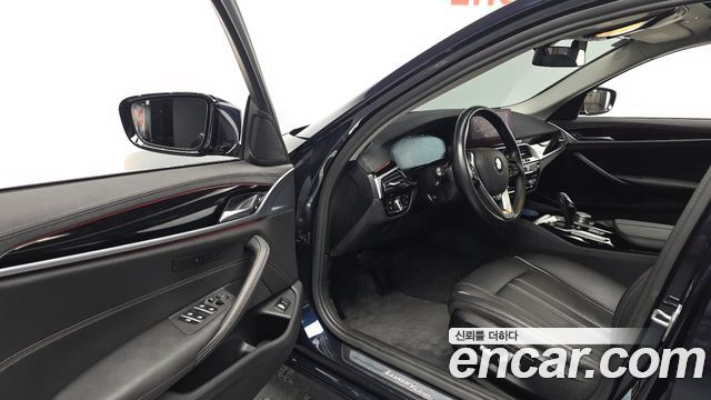 BMW 5-Series 520i Luxury