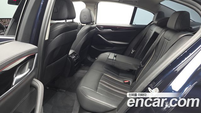 BMW 5-Series 520i Luxury