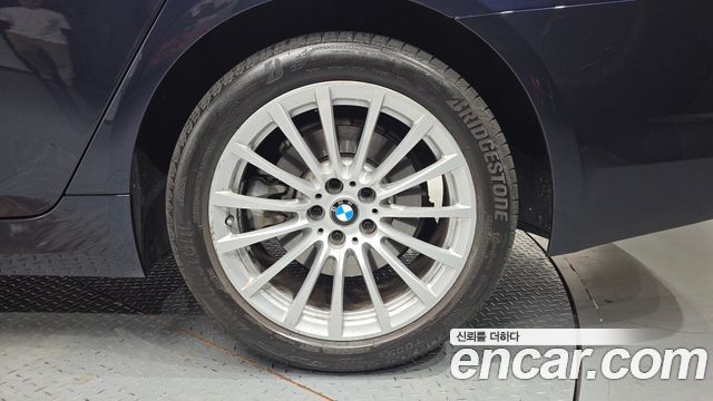 BMW 5-Series 520i Luxury