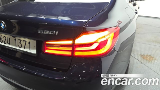 BMW 5-Series 520i Luxury