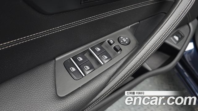 BMW 5-Series 520i Luxury