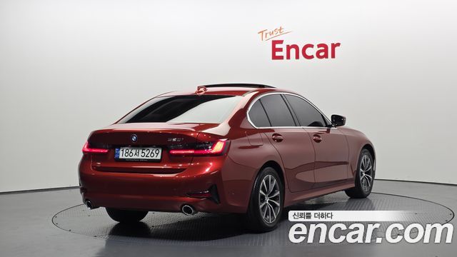 BMW 3-Series 320i