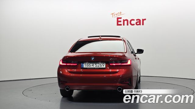 BMW 3-Series 320i
