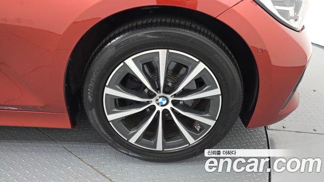 BMW 3-Series 320i