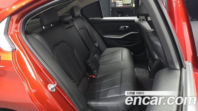 BMW 3-Series 320i