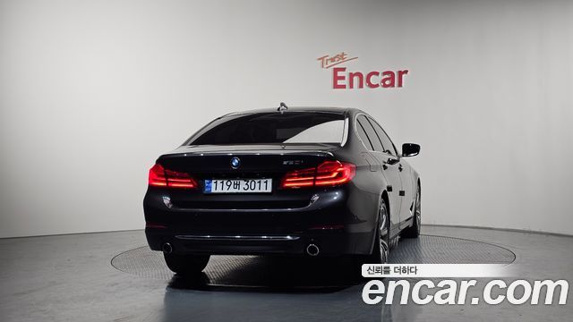 BMW 5-Series 520i Luxury