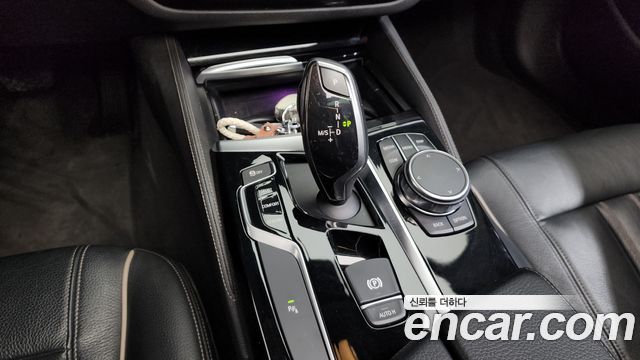 BMW 5-Series 520i Luxury