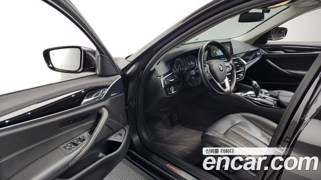 BMW 5-Series 520i Luxury