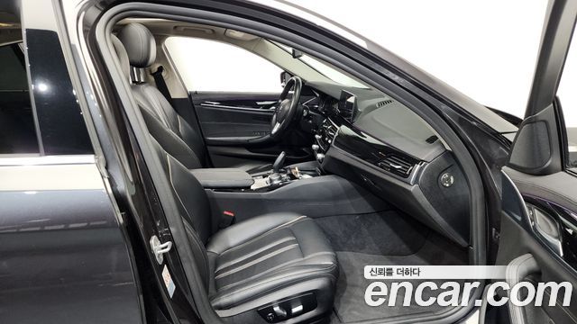 BMW 5-Series 520i Luxury
