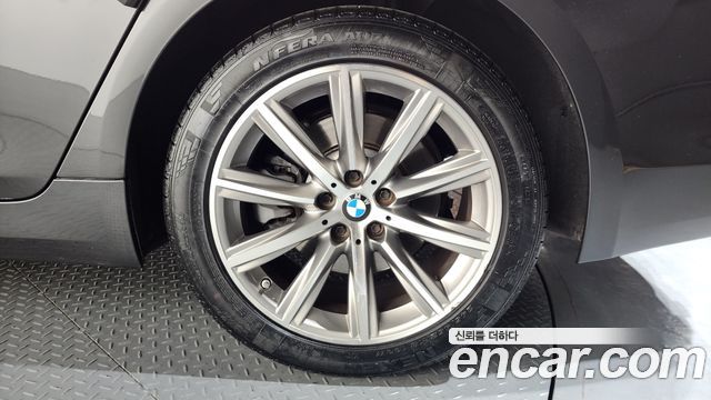 BMW 5-Series 520i Luxury