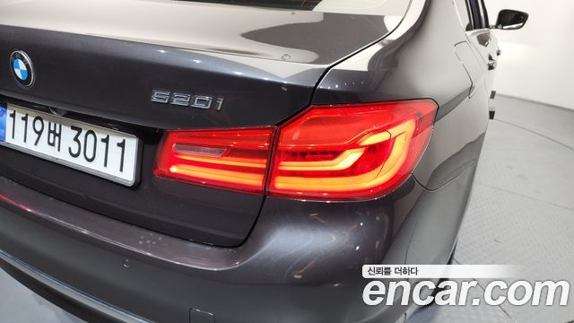 BMW 5-Series 520i Luxury