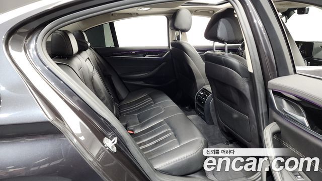 BMW 5-Series 520i Luxury