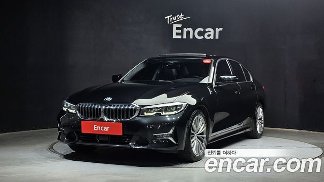 BMW 3-Series 320i Luxury