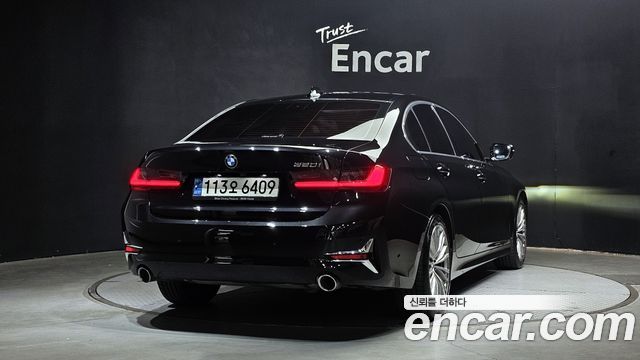 BMW 3-Series 320i Luxury