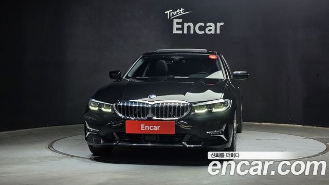 BMW 3-Series 320i Luxury