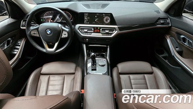 BMW 3-Series 320i Luxury
