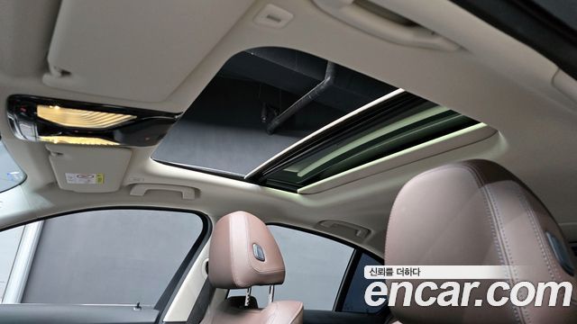 BMW 3-Series 320i Luxury