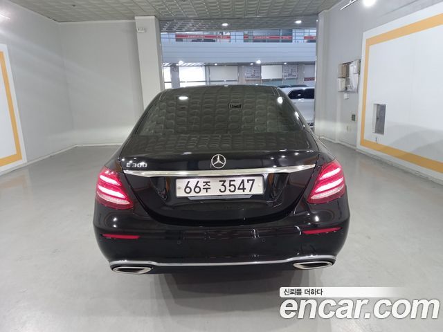 Mercedes-Benz E-Class E300 Exclusive