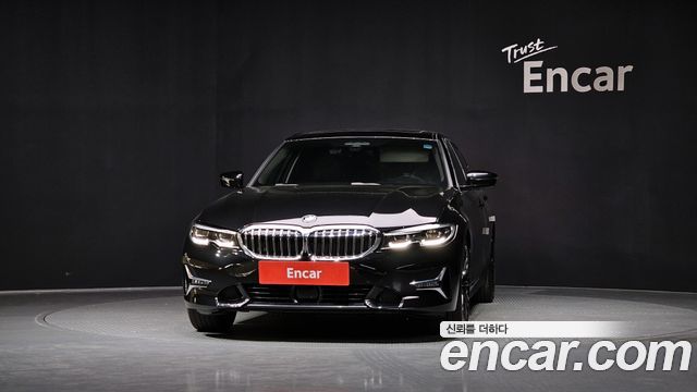 BMW 3-Series 320i Luxury