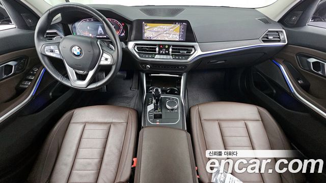 BMW 3-Series 320i Luxury
