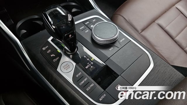 BMW 3-Series 320i Luxury