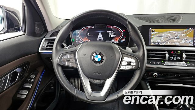 BMW 3-Series 320i Luxury