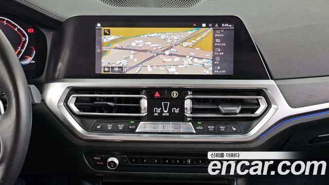 BMW 3-Series 320i Luxury