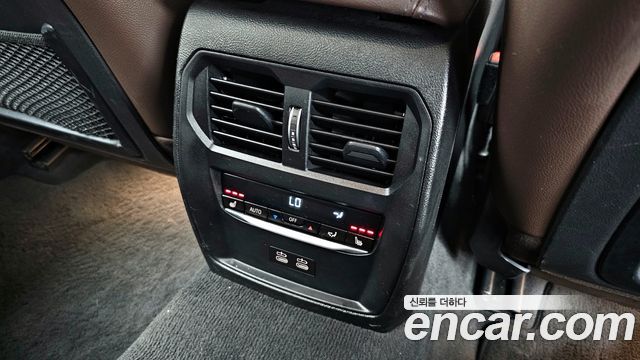 BMW 3-Series 320i Luxury