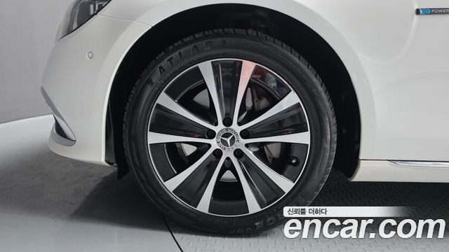 Mercedes-Benz E-Class E300e 4MATIC Exclusive