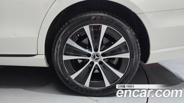 Mercedes-Benz E-Class E300e 4MATIC Exclusive