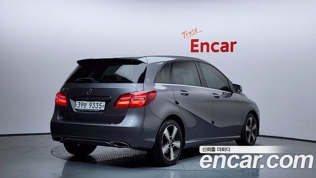 Mercedes-Benz B-Class B220