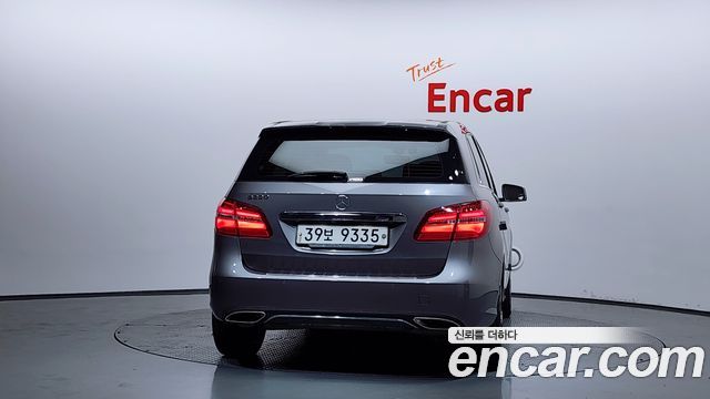 Mercedes-Benz B-Class B220