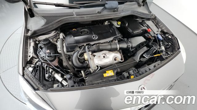 Mercedes-Benz B-Class B220
